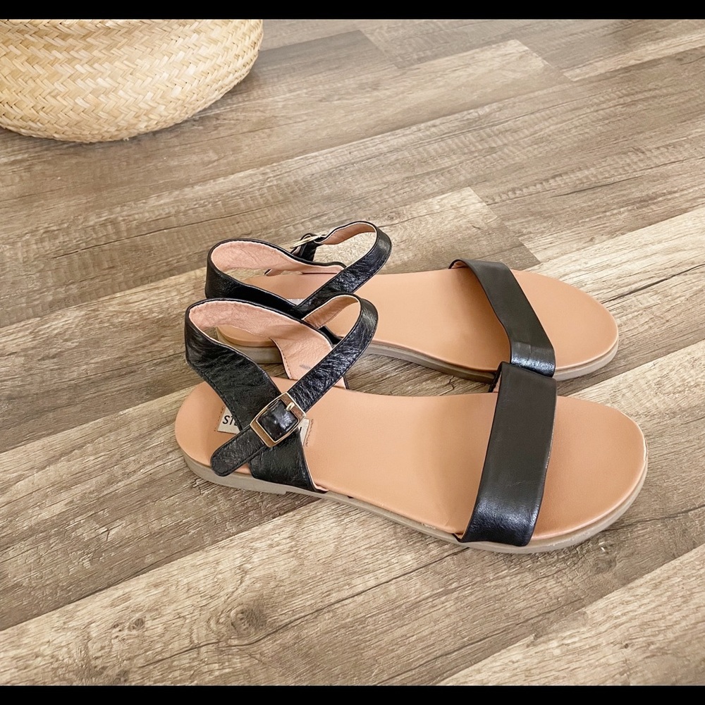 Steve madden black treated leather sandals size 8.5 - Picture 2 of 9